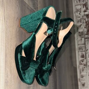 Loft Elegant Green Velvet Heels